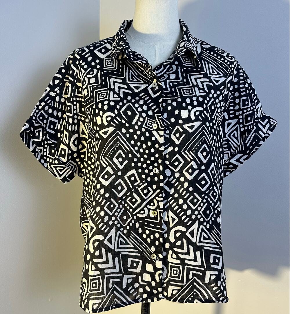 Tahari Linen Shirt Womens Large Black White Geometric Aztec Tribal Button Up Top